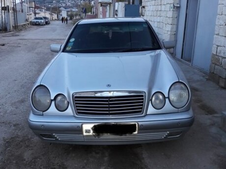 Mercedes E 220