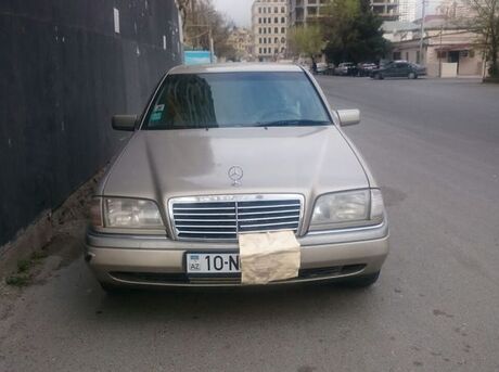 Mercedes C 180