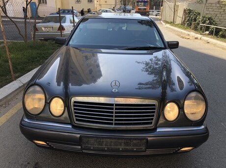 Mercedes E 240