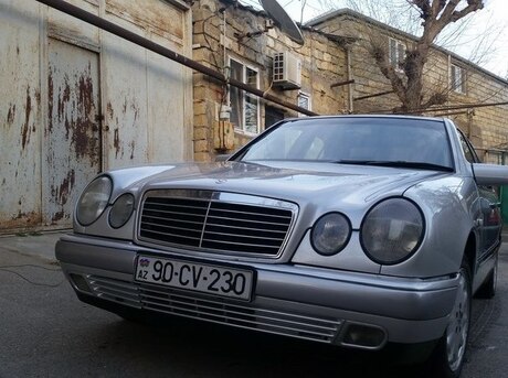 Mercedes E 230