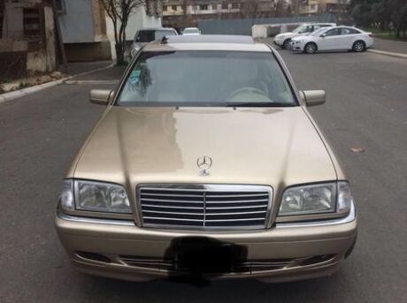 Mercedes C 230