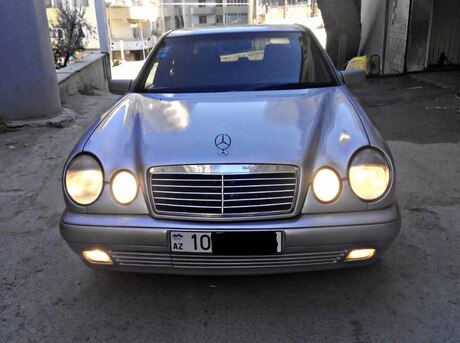 Mercedes E 230