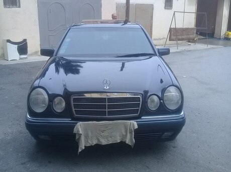 Mercedes E 200