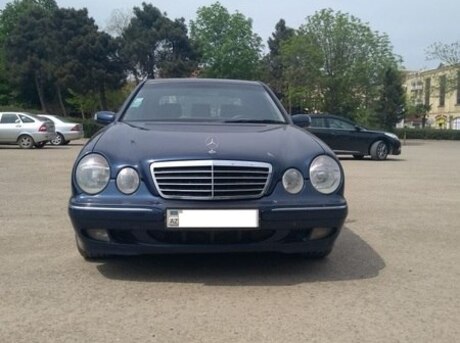 Mercedes E 220