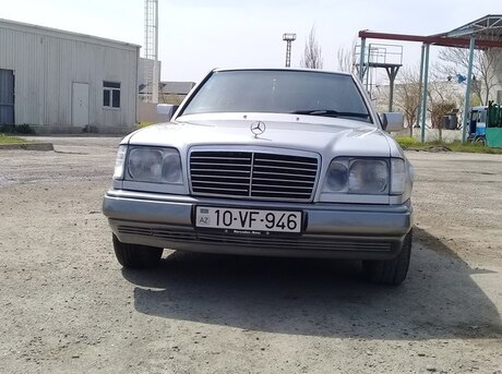 Mercedes E 220