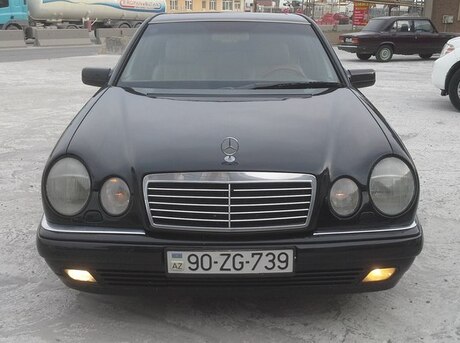 Mercedes E 200