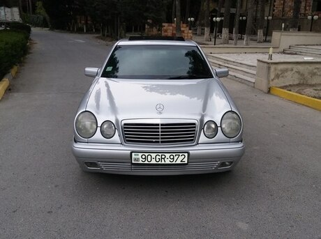 Mercedes E 200