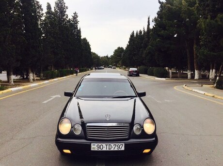 Mercedes E 230