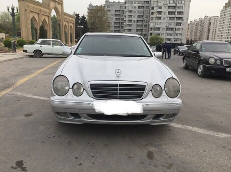 Mercedes E 220