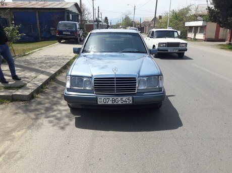 Mercedes E 200