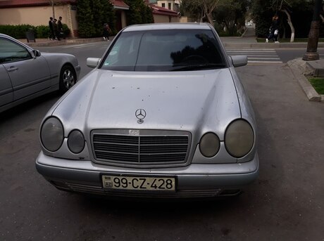 Mercedes E 200