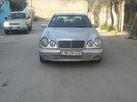 Mercedes E 230