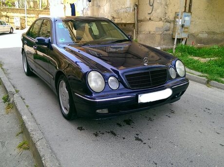 Mercedes E 220