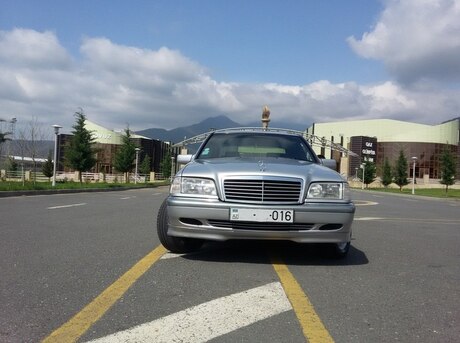 Mercedes C 180