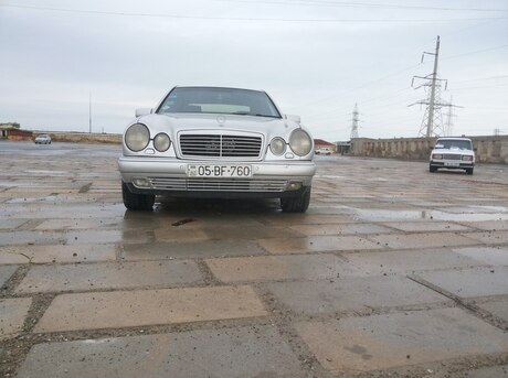 Mercedes E 290