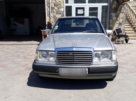 Mercedes E 200