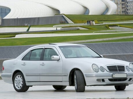 Mercedes E 240