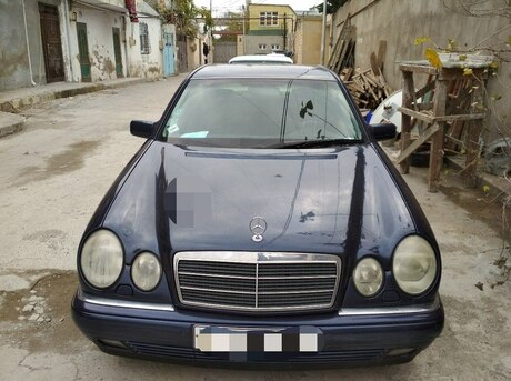 Mercedes E 240
