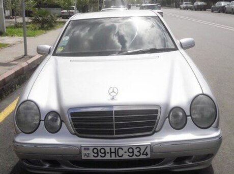 Mercedes E 200