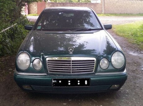 Mercedes E 230