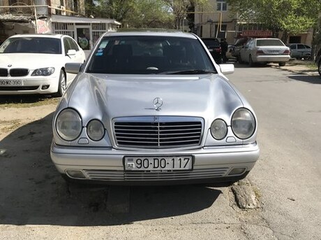 Mercedes E 230
