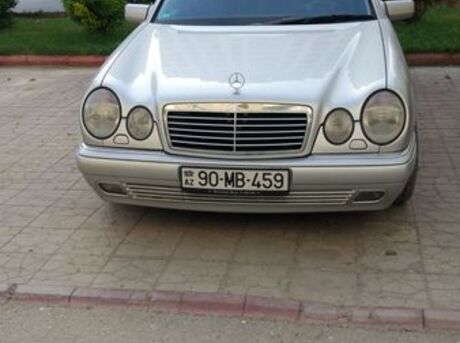 Mercedes E 240