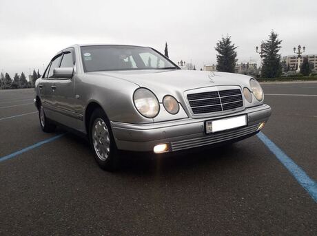 Mercedes E 240