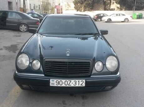 Mercedes E 200