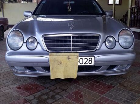 Mercedes E 200