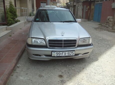 Mercedes C 200