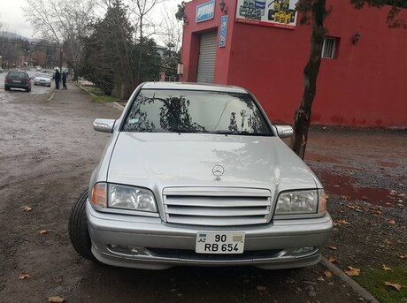 Mercedes C 230