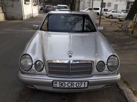 Mercedes E 230
