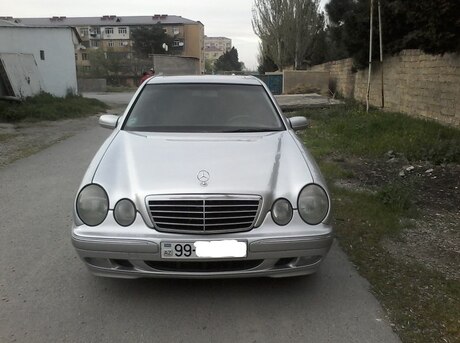 Mercedes E 220
