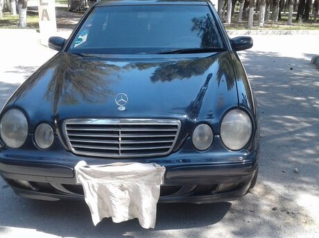 Mercedes E 220
