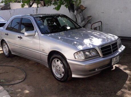 Mercedes C 200