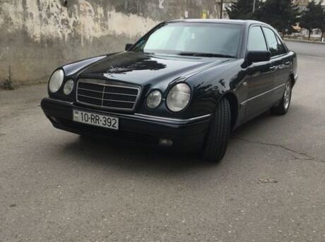 Mercedes E 200