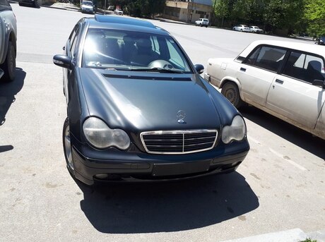 Mercedes C 200