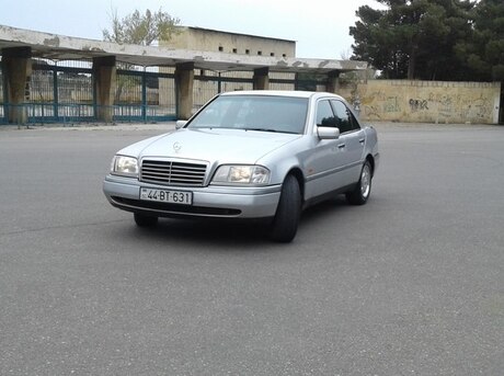 Mercedes C 200
