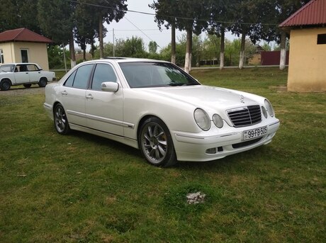 Mercedes E 320