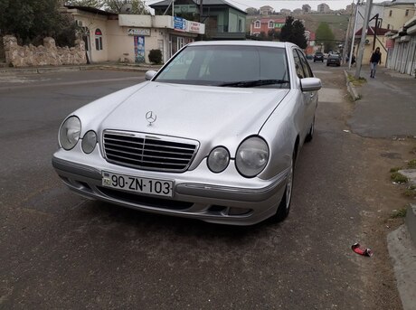 Mercedes E 240