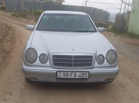 Mercedes E 220