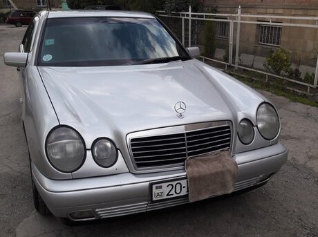 Mercedes E 220
