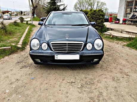 Mercedes E 240