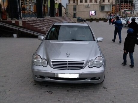 Mercedes C 200