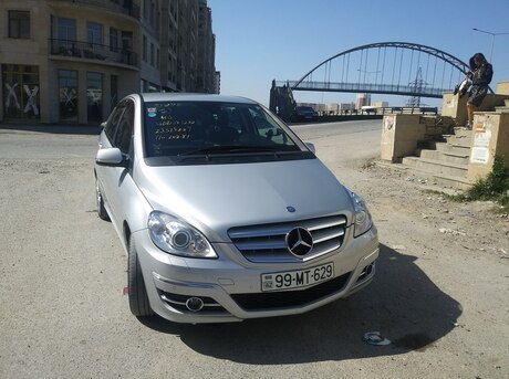 Mercedes B 180