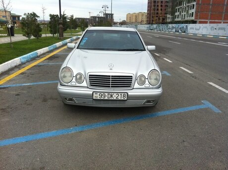 Mercedes E 240