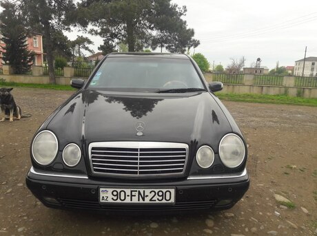 Mercedes E 240