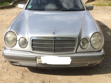 Mercedes E 240