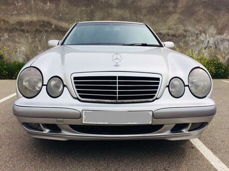Mercedes E 220