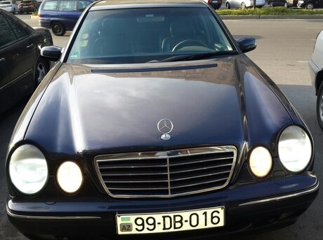 Mercedes E 240